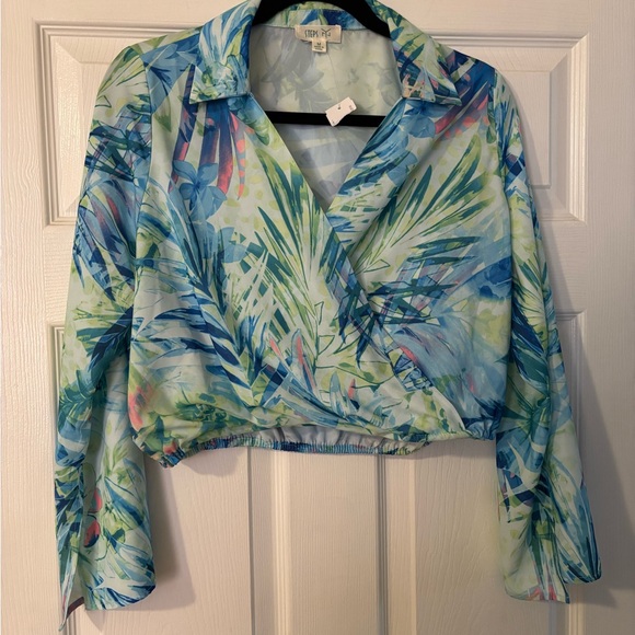 Topshop Tops - NWT Tropical Cropped Blouse
